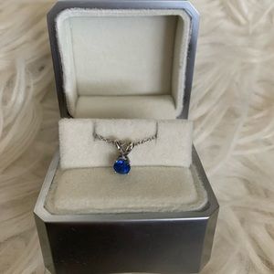 White gold necklace with blue sapphire stone from The Natural Sapphire Company
